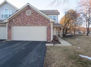 1302 Lake Shore Dr, Carol Stream, IL 60188