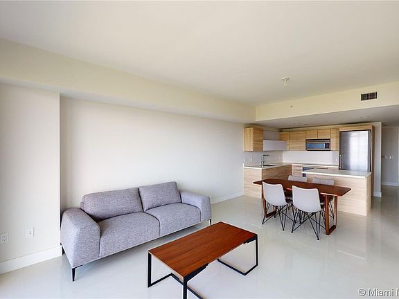2nd image of 16385 Biscayne Blvd Unit 2104