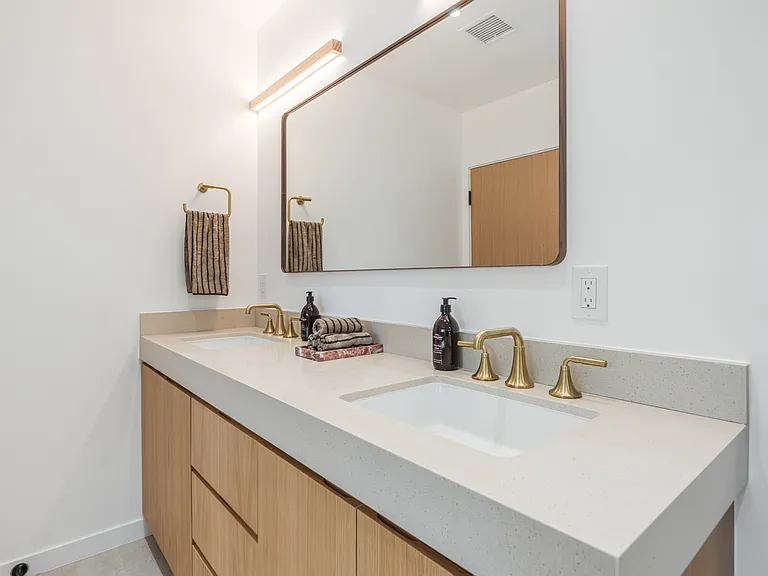 8417 Holy Cross Pl — Photo 23