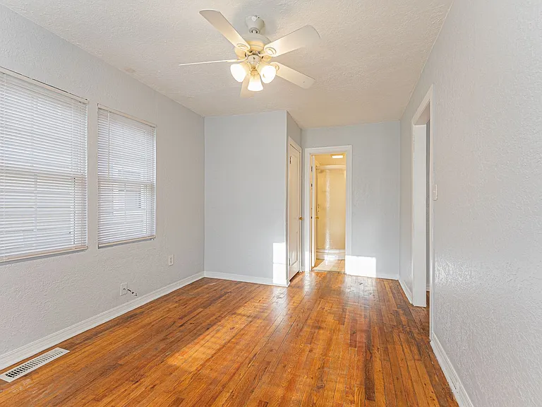 458 College Ave — Photo 16