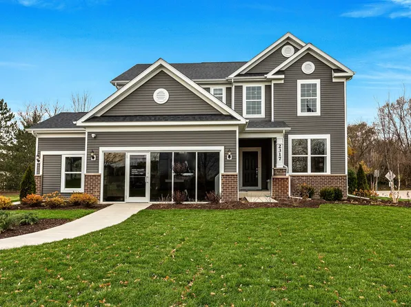 1941 Foxridge Dr, Island Lake, IL 60042