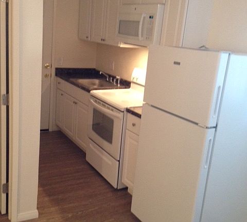 4th image of 4162 Estrella Ave #8