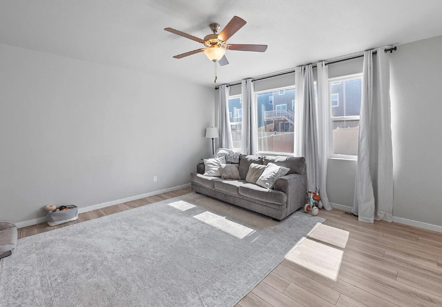 3 bed, 2.5 bath, 1966 sqft, $2,700 — Photo 4