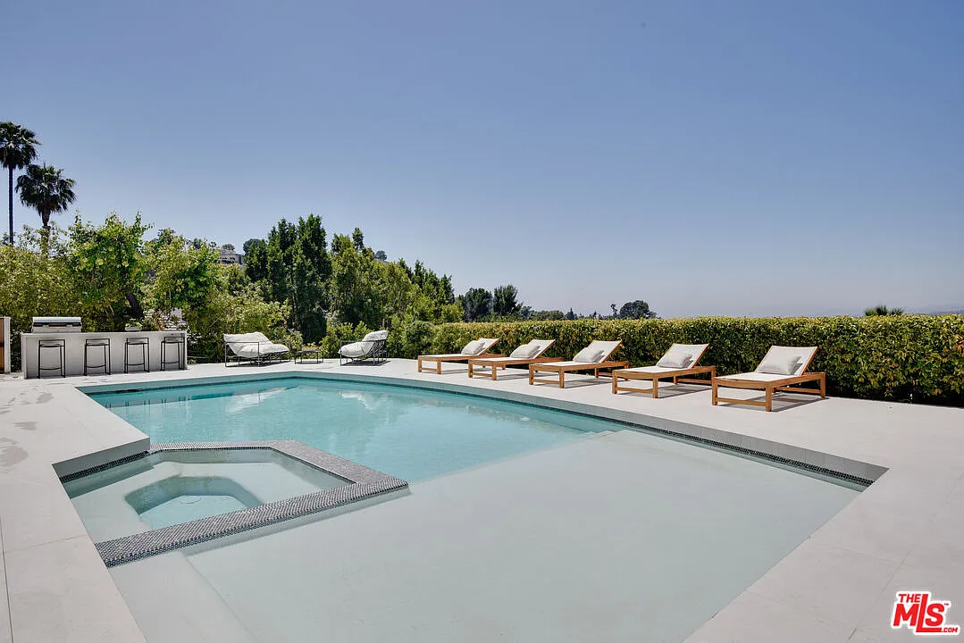 5 bed, 5.0 bath, 3750 sqft, $60,000 — Photo 1