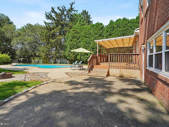 5th image of 255 Swedesford Rd