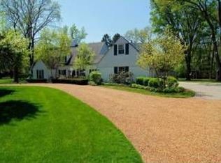 190 Dickens Rd, Northfield, IL 60093