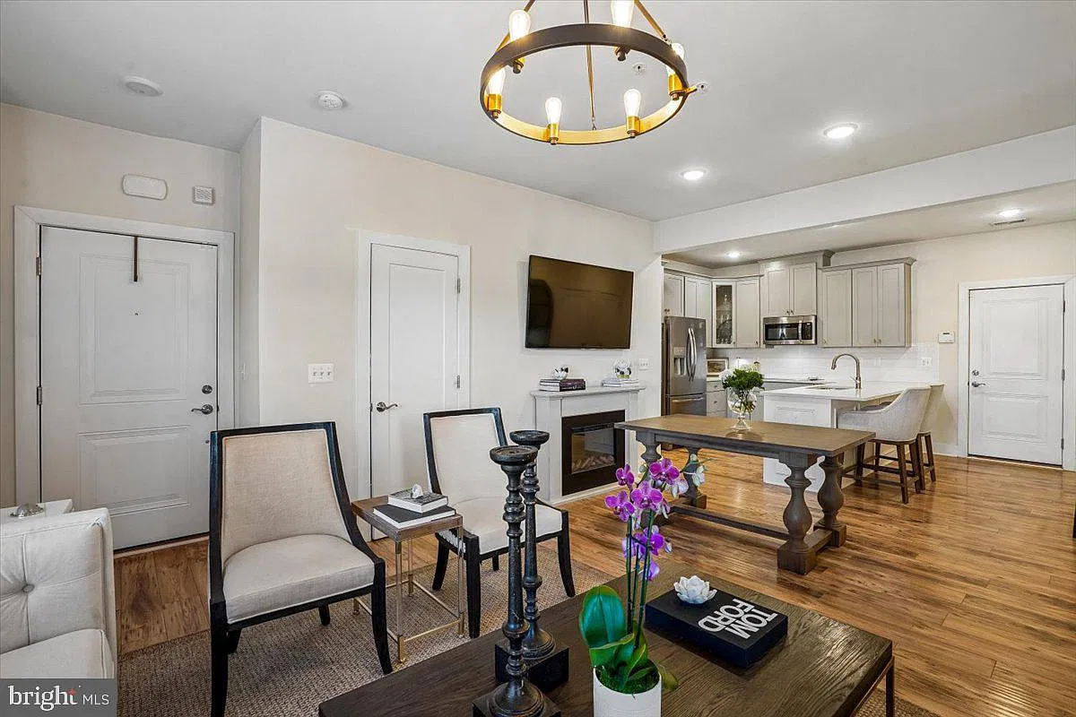 2 bed, 2.5 bath, 1500 sqft, $3,100 — Photo 4