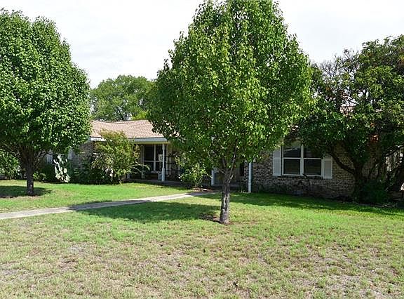 3rd image of 609 Nancy Dr