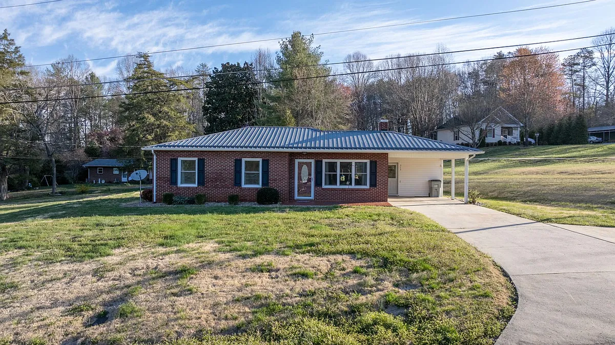 Property Photo - 313 Arrowood St SE