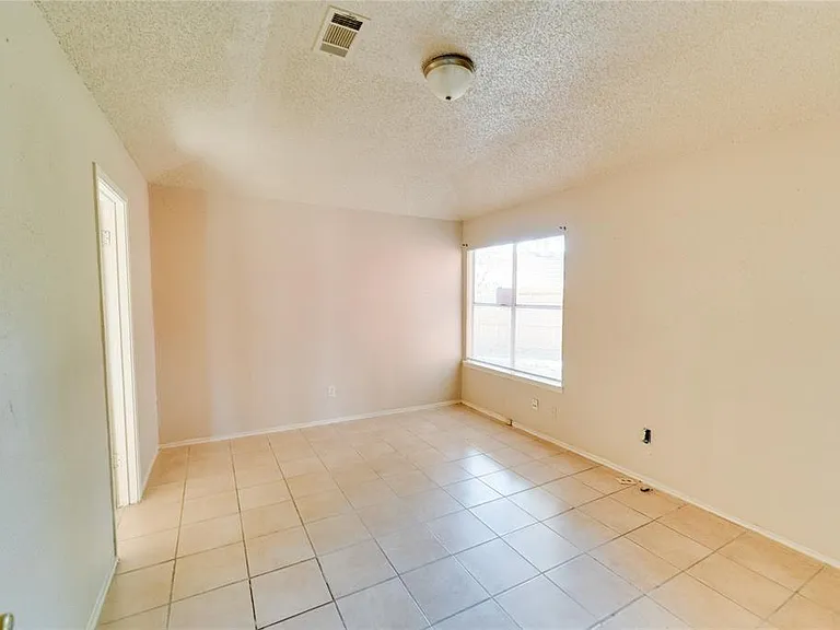 1539 Stevenage Ln — Photo 11