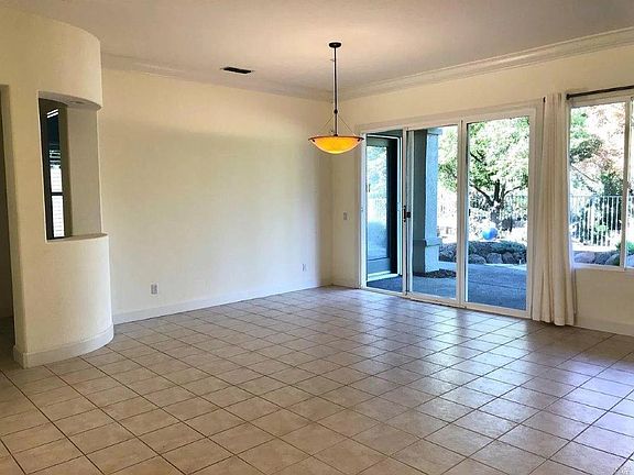 4th image of 302 Skyview Dr
