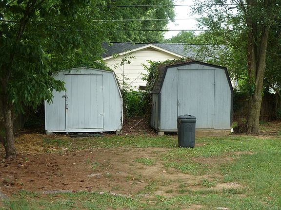 3rd image of 3314 Shaw Dr