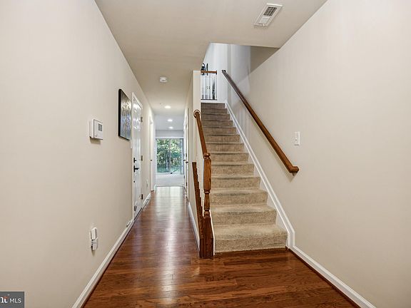 2nd image of 1024 Pultney Ln