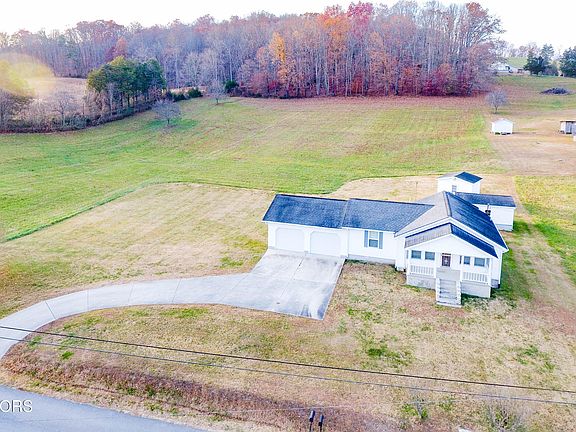 3rd image of 397 Circle Dr