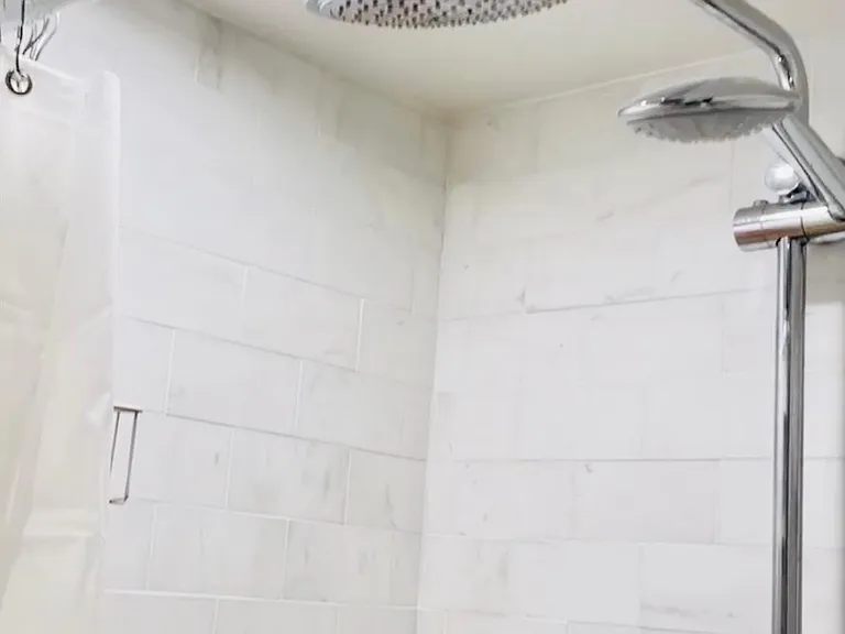 Main level full bath shower