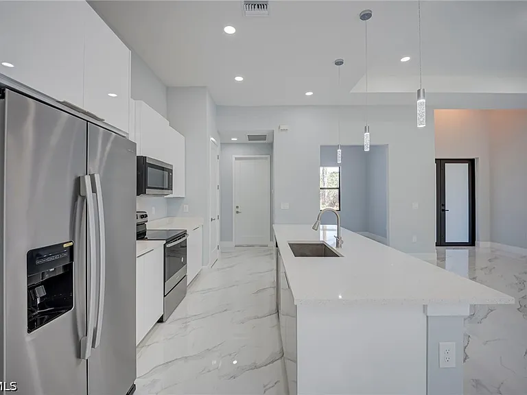 872 Spaulding St E — Photo 10