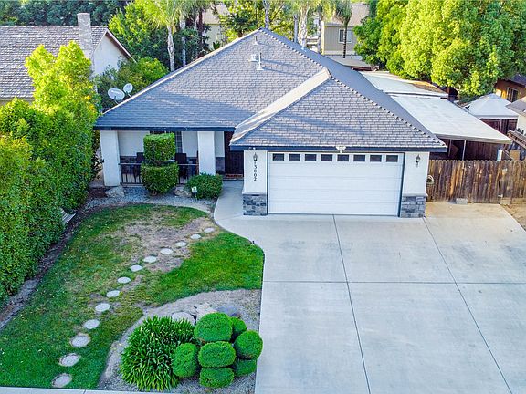 2nd image of 3002 E Pershing Ct