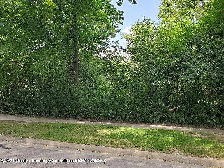 748 Touraine Ave photo 1