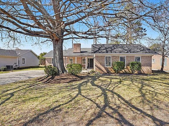 2nd image of 575 Circle Dr.