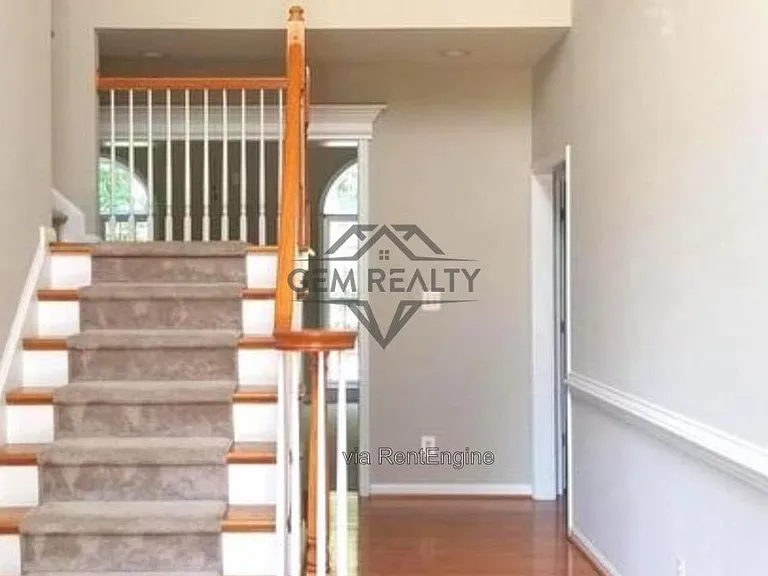 10410 Silver Creek Ct — Photo 13