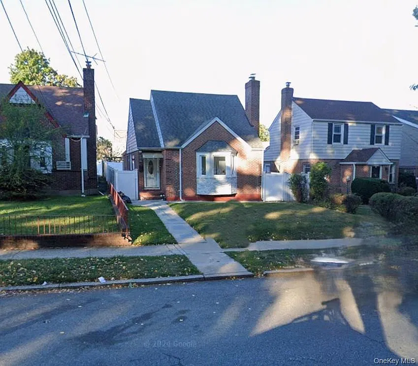 4 bed, 2.0 bath, 1325 sqft, $4,600 — Photo 1