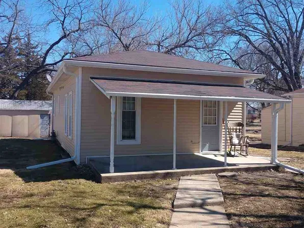 702 S 9th St, Beatrice, NE 68310
