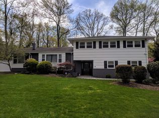 9 Chip Lou Ln, Scotch Plains, NJ 07076