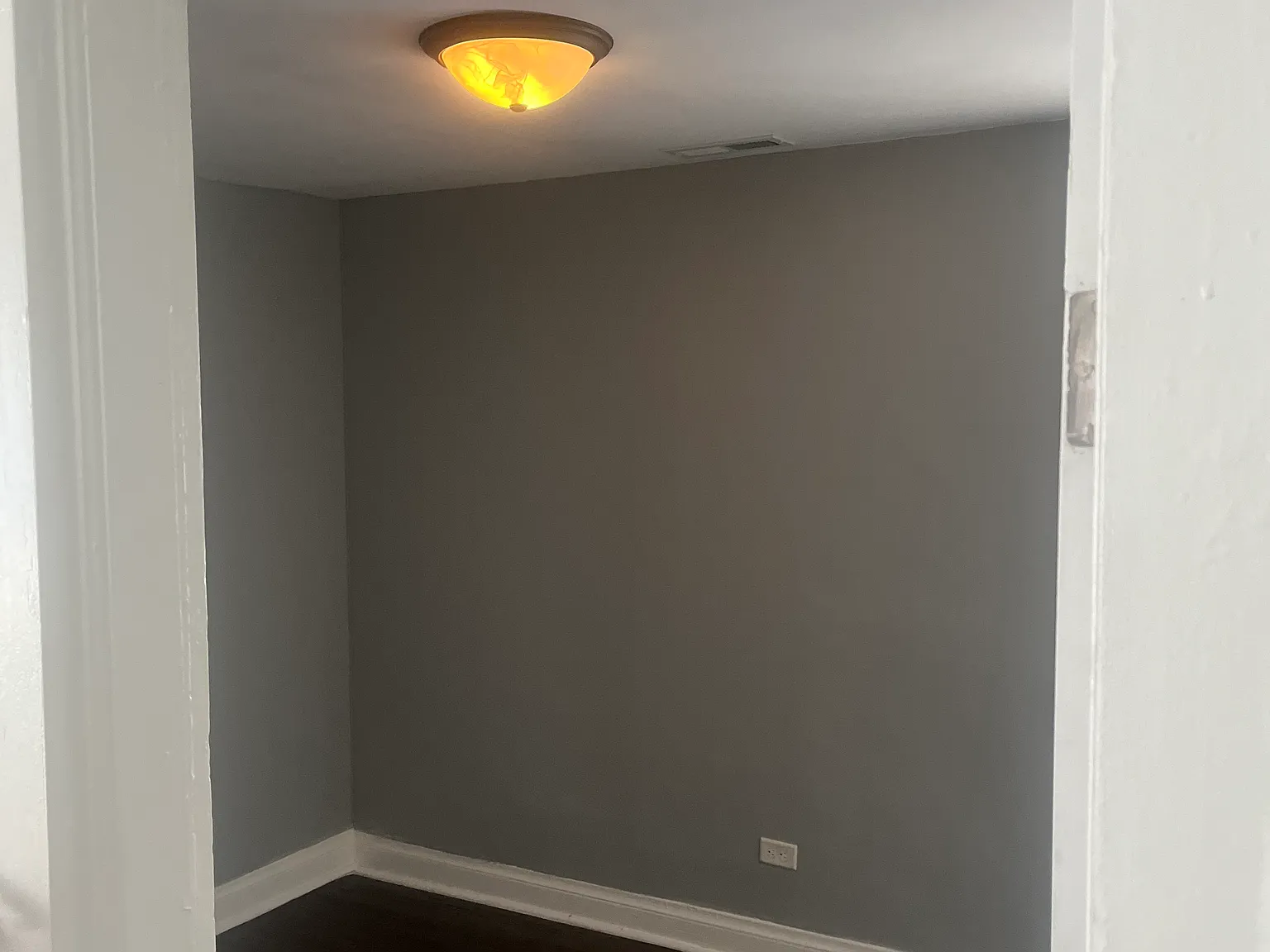 3 bed, 900 sqft, $1,600 — Photo 2
