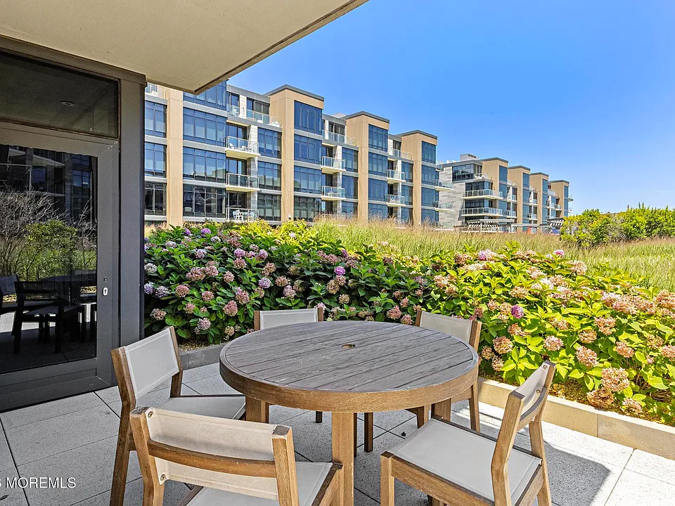 30 Melrose Ter #216