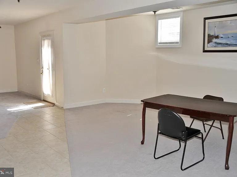 7582 Venture Dr — Photo 5