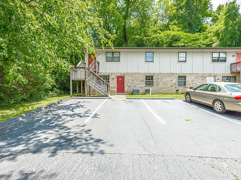 2414 Lyndon Ave — Photo 16