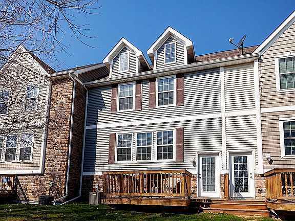 4th image of 327 NE Kingwood