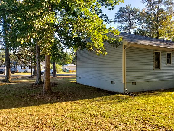 3rd image of 221 S Park Dr
