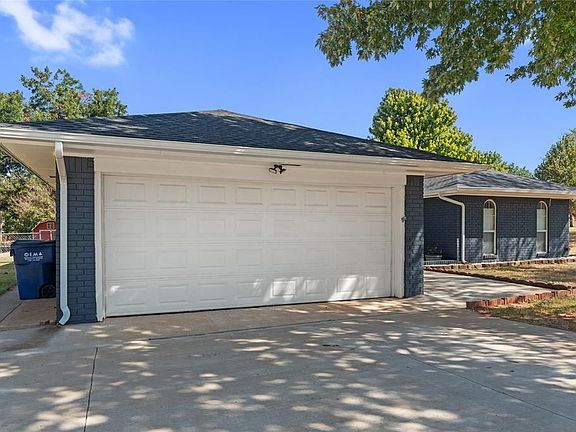 2nd image of 1821 W Cedar Ridge Dr