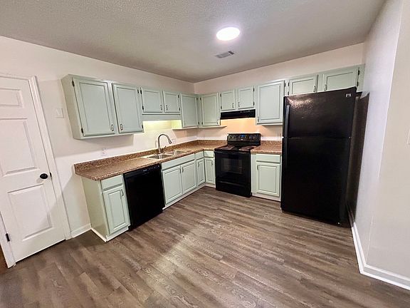 4th image of 318 Somerset Dr