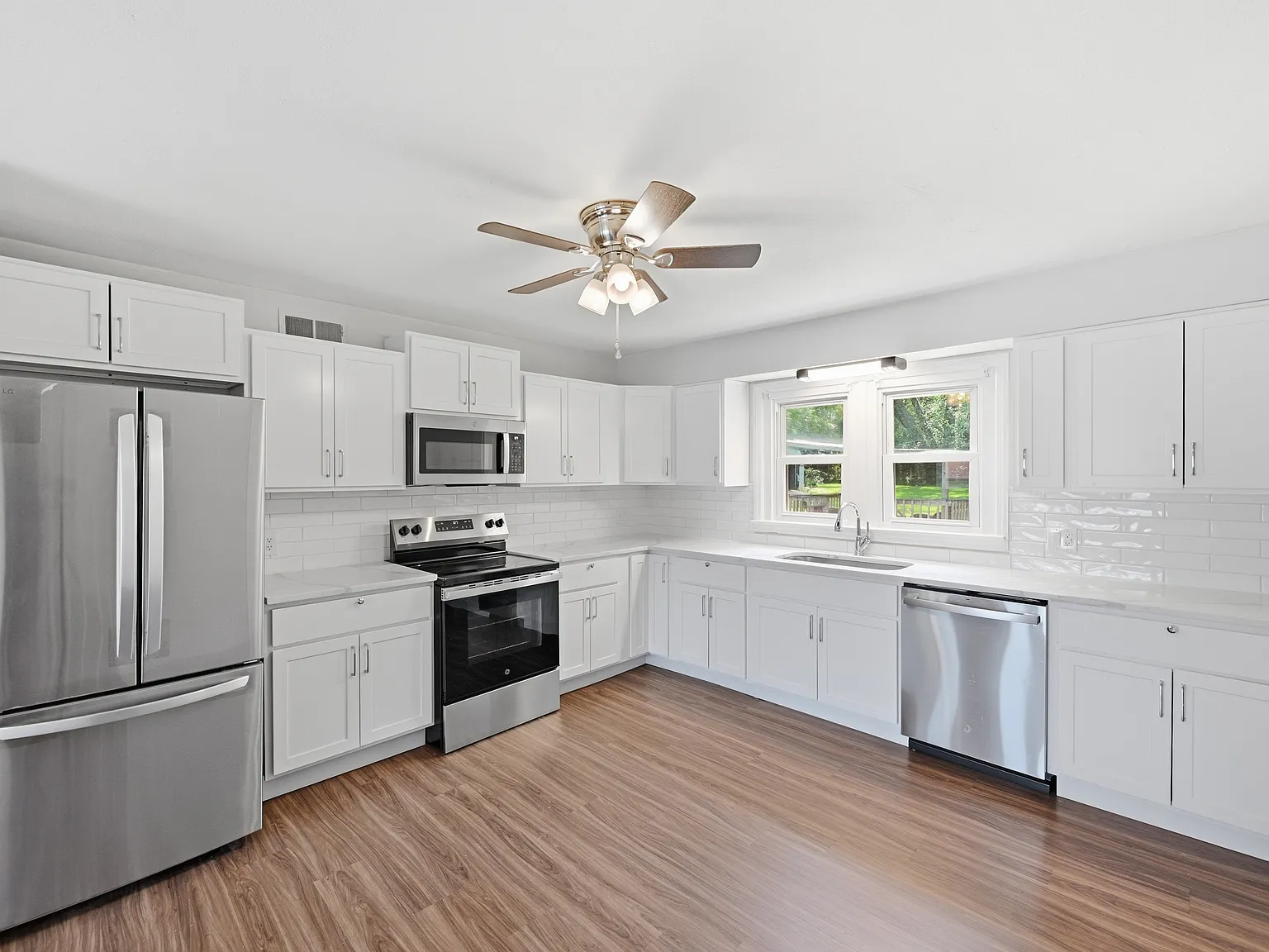 3 bed, 1400 sqft, $2,000 — Photo 4
