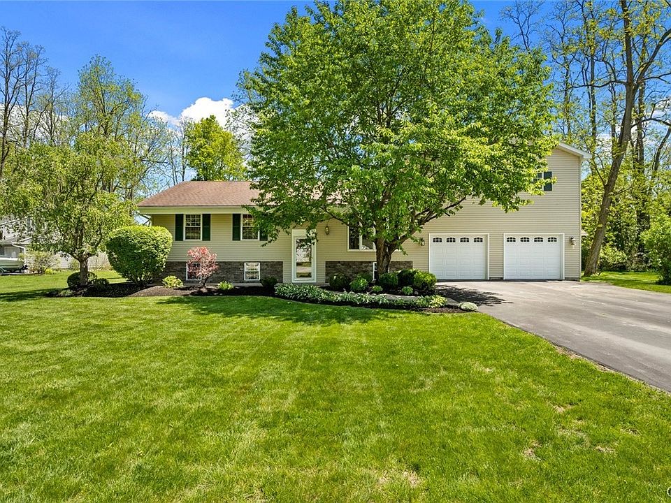 1st image of 14 University Cir