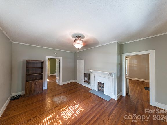3rd image of 1908 Gum St