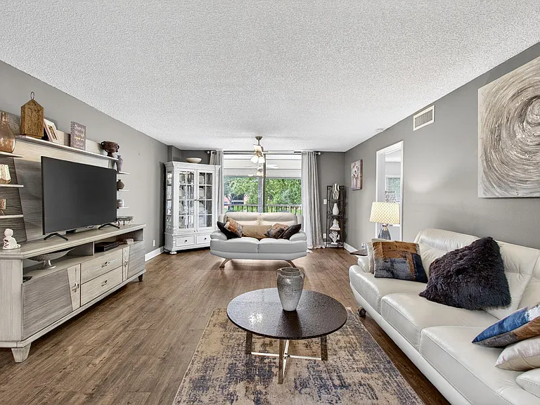 5550 Witney Dr #209 — Photo 8
