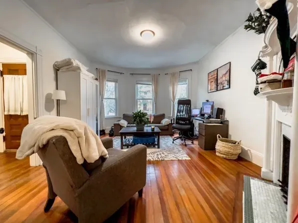 287 Chestnut Ave APT 1, Jamaica Plain, MA 02130
