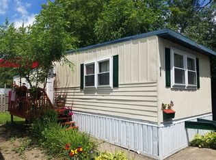 439 Quassey Ave, Lake Bluff, IL 60044