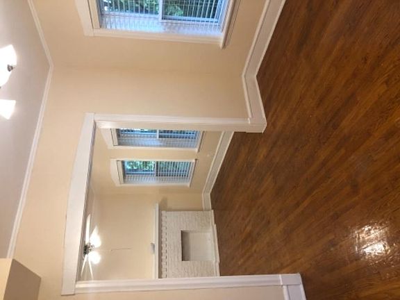 3rd image of 1751 W Catalpa Ave APT 3E