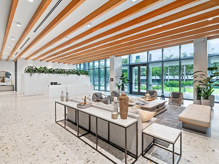 Lumaire West Palm Beach — Photo 32