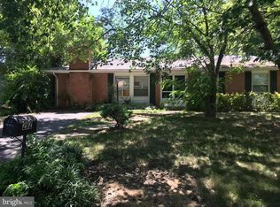 202 E Tazewell Rd, Sterling, VA 20164