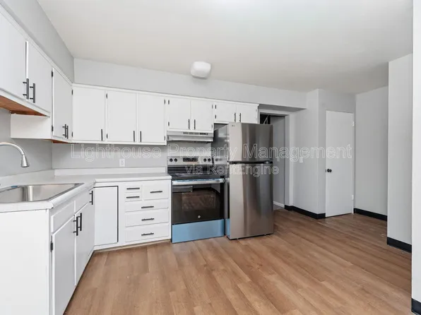1926 Sunnyside Dr, Kalamazoo, MI 49048