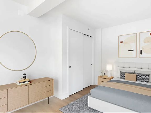 2nd image of 5 Stuyvesant Pl #6