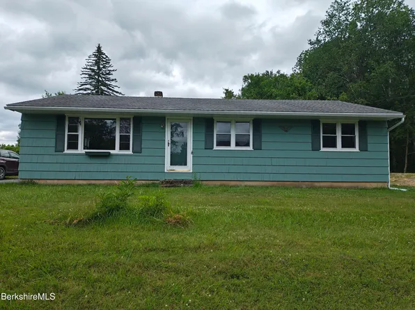 18 Billings St, Lanesborough, MA 01237