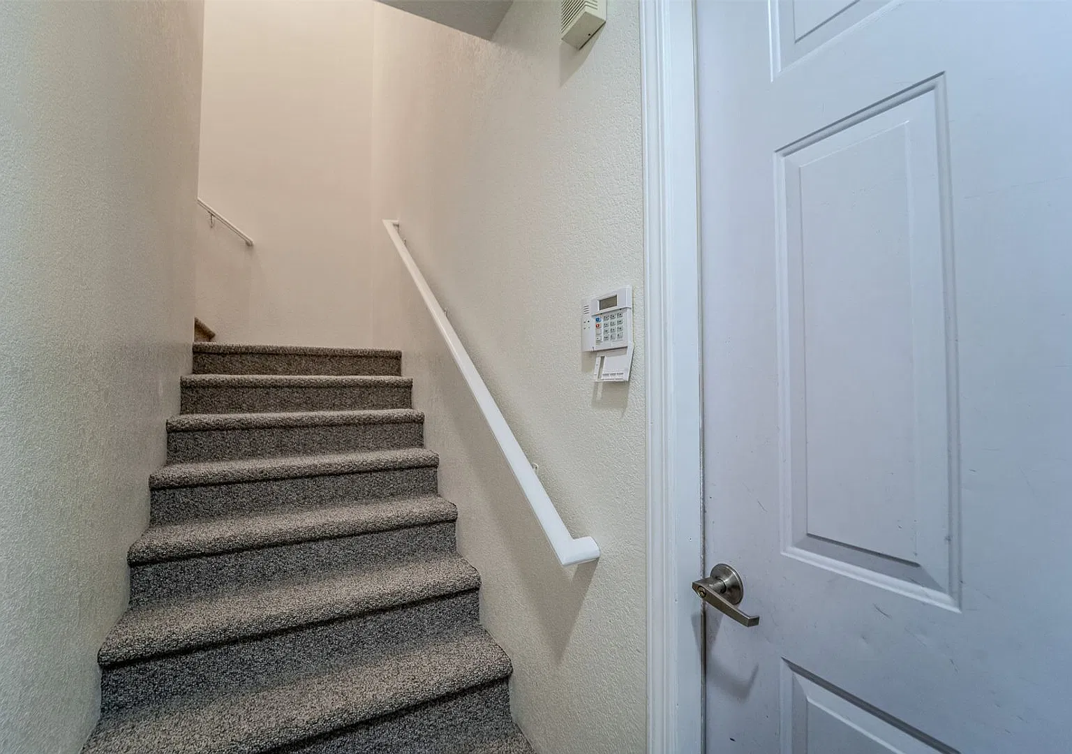 Beautiful 2bd 2 bath remolded unit — Photo 4