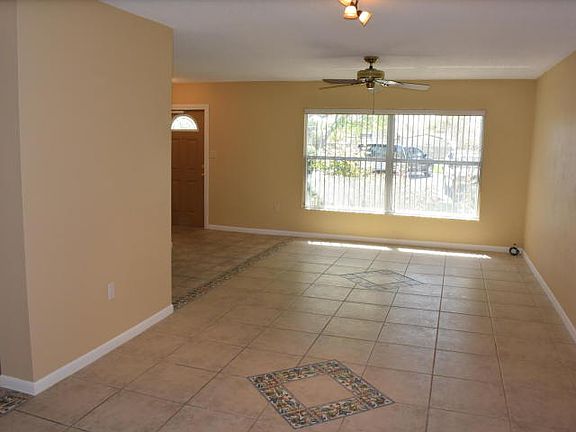 5th image of 405 Blue Jay Ln