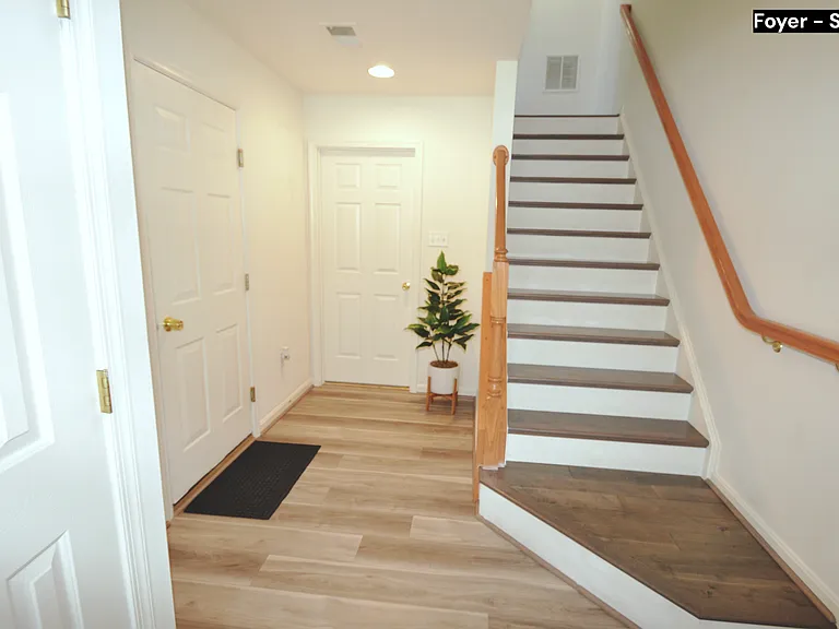 1034 Lily Way — Photo 4